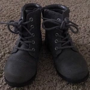 Girls boots 🥾 size 8. (Toddler)